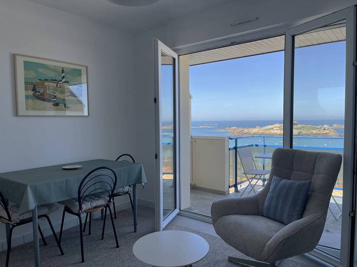 Appartement entier, Appartement Vue Mer Exceptionnelle plage du Coz-Pors à Tregastel in Coz-Pors, Trégastel