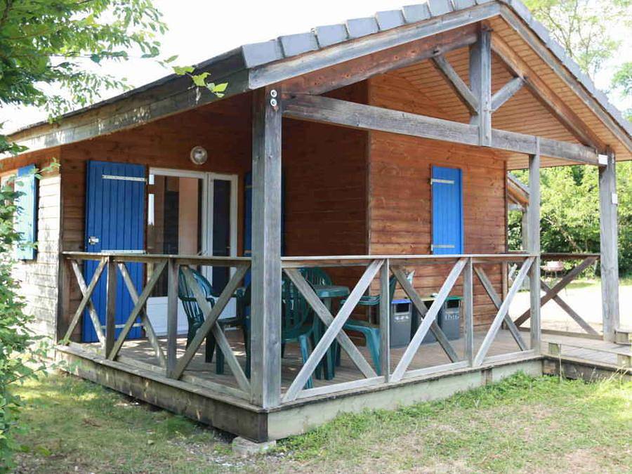 Camping Le Village loisirs de Goule - Chalet 4 personnes - Confort Pmr in Bessais-le-Fromental, Saint-Amand-Montrond