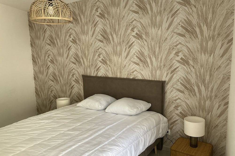 Entire apartment, New superb 90 m2 seafront apartment on the Côte Bleue in Martigues, Istres region