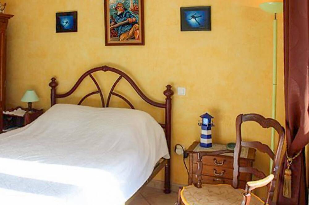 Gorgeous home in Senas in Sénas, Arles region