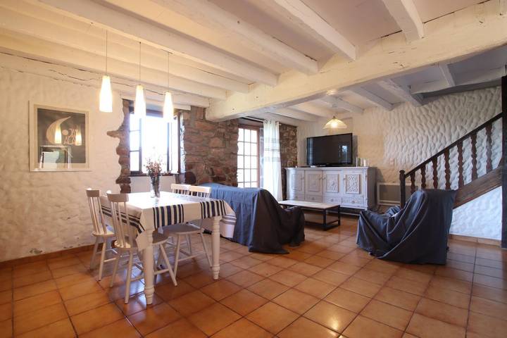 Gîte pour 6 personnes, avec jardin ainsi que piscine et terrasse à Itxassou - 4