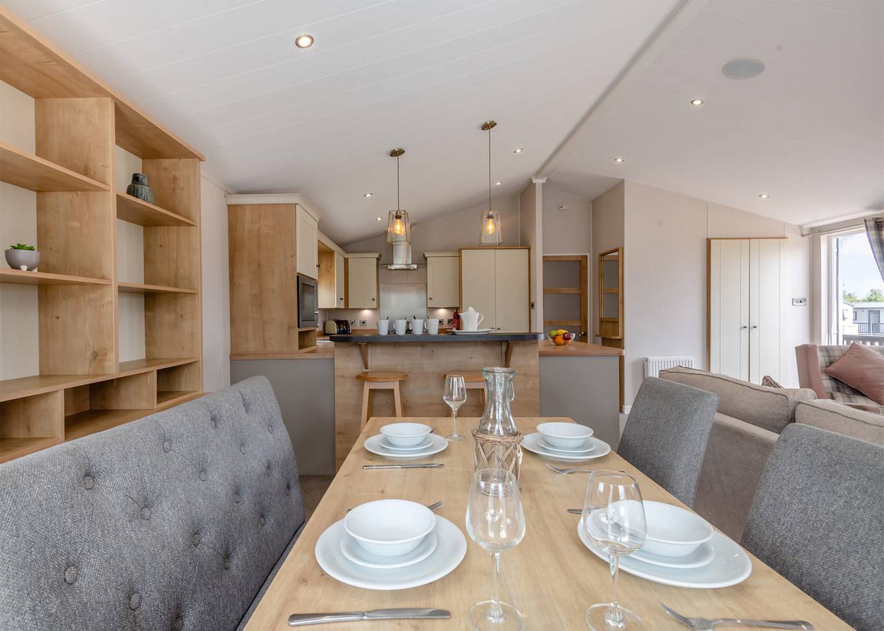 Deluxe Lodge with parking, ensuite & decking in Nairn, Highlands