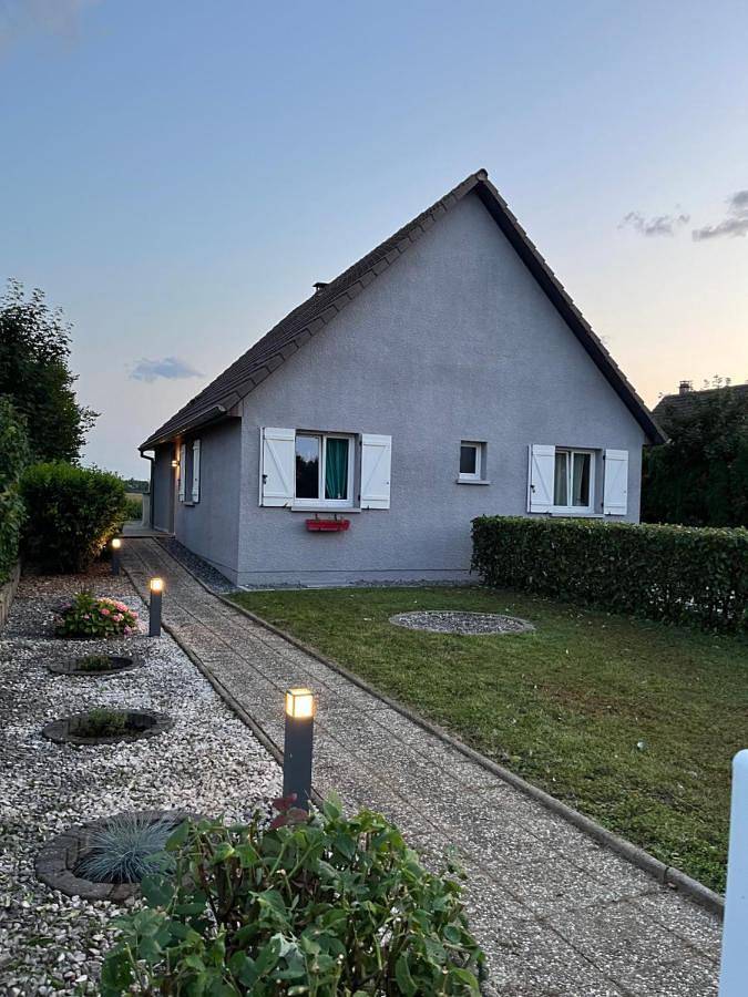 Location de vacances pour 4 personnes, avec jardin ainsi que piscine et terrasse à Bootzheim