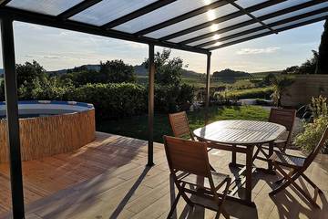 Gîte pour 4 personnes, avec terrasse et jardin à Cazideroque
