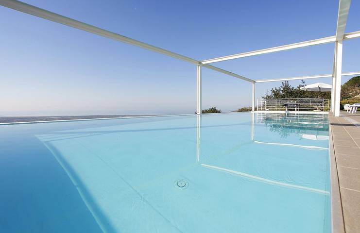Villa for 11 people, with balcony and hot tub in Ragusa