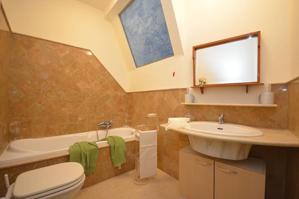 Entire apartment, N'zina home - Apartment in the historic center of Custonaci in Custonaci, Trapani Province