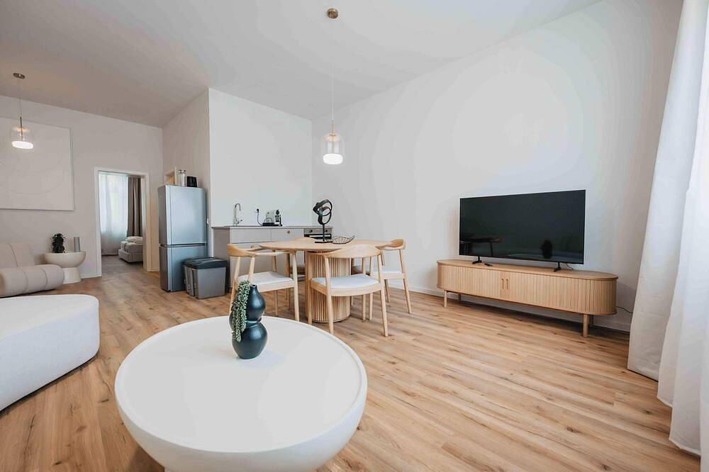 Ganze Wohnung, Zentrales Apartment in Celle: 2 Schlafzimmer, Küche, Parkplatz & Stadtzentrum in Celle, Lüneburger Heide