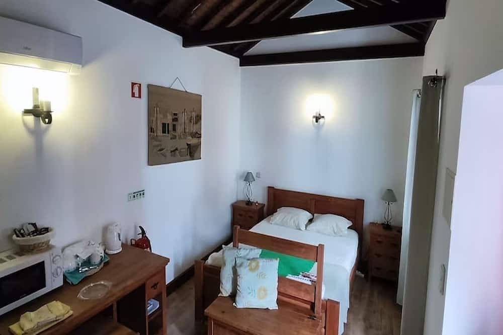 Oxen Car House 1 Bedroom in Capelo, Faial