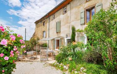 Gîte pour 4 personnes, avec piscine ainsi que jardin et terrasse, animaux acceptés à Dun (toponyme)