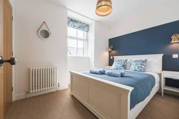 Holiday Home for 16 People in Rhosneigr, Isle of Anglesey, Photo 1