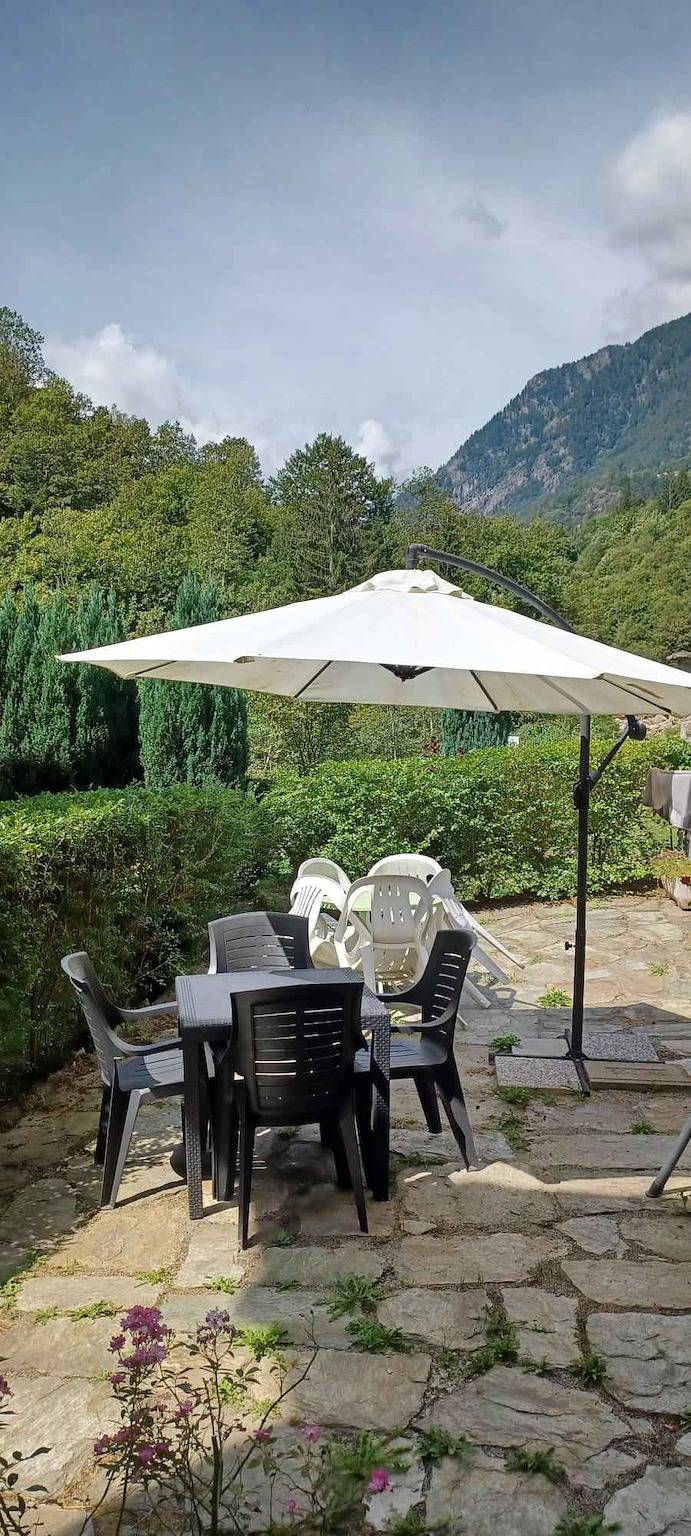 Ferienhaus In ruhiger Lage in den Bergen am Rande des Flusses mit Blick auf den Wald gelegen in Ceppo Morelli, Walliser Alpen