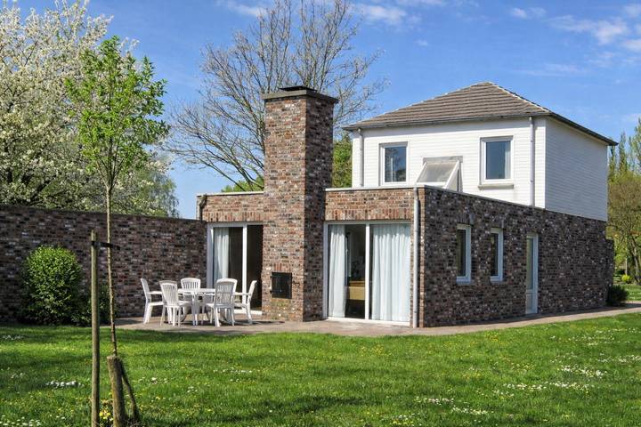 Ferienhaus für 6 Personen, mit Terrasse und Balkon/Terrasse