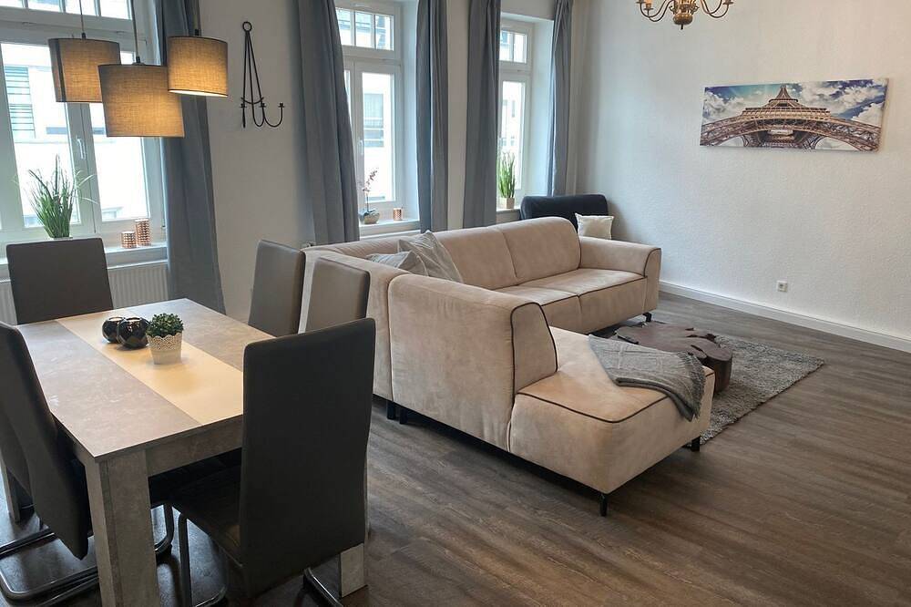 Ganze Wohnung, Krabbennest Ferienwohnung mit Whirlpool und Infrarotsauna - Krabbennest in Stadtmitte Rostock, Rostock