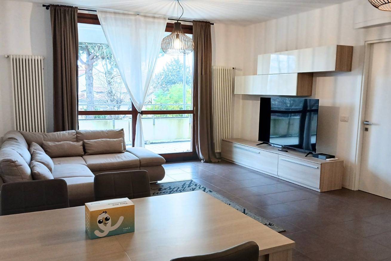 Ganze Wohnung, Cn037 - Cesenatico, elegant three-room apartment with balcony and garage in Cesenatico, Forlì-Cesena Provinz