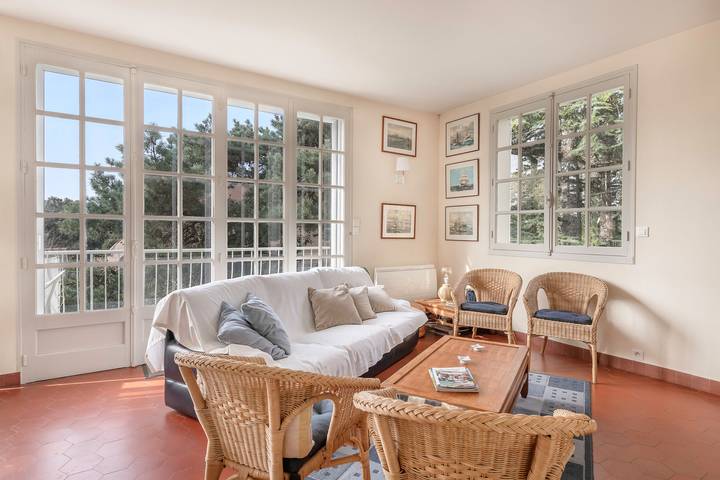 Location de vacances pour 8 personnes, avec jardin et balcon, adapté aux familles dans Port de Gourmalon