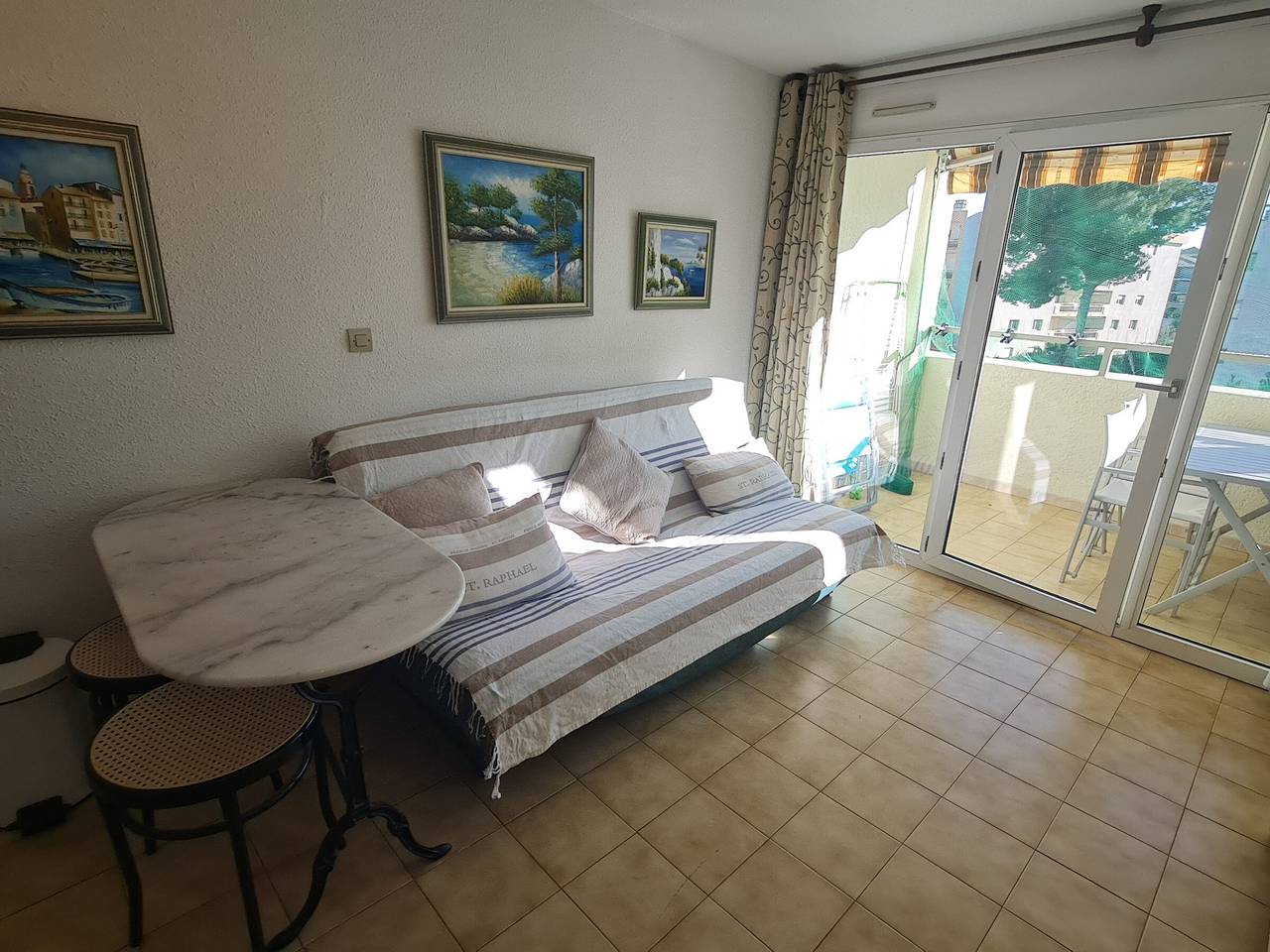 Entire apartment, 2-room apartment with balcony, pool, and private parking in Sainte-Maxime in Sainte-Maxime, Mediterranean Coast (France)