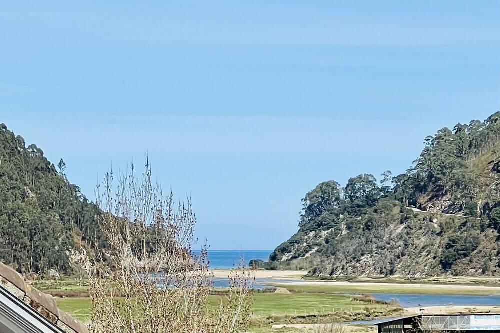 Entire apartment, Dream Penthouse: Sea & Mountain Views in Unquera, Val de San Vicente