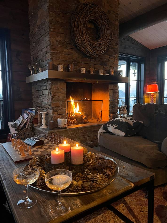 Luxuriöse Berghütte mit Whirlpool und Skipisten in Drangedal