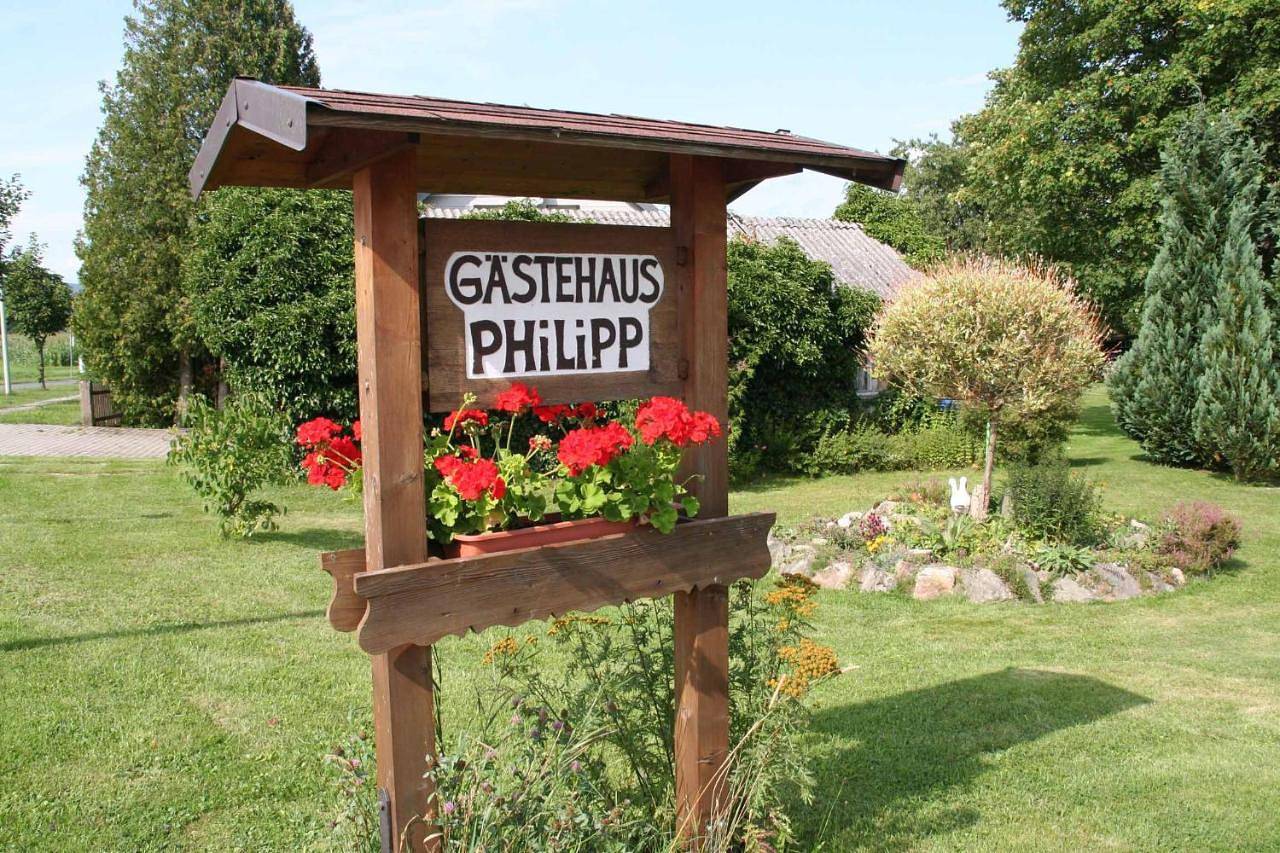 Ganze Wohnung, Gästehaus Philipp im Herzen des Fichtelgebirges - 5 Ferienwohnungen, großes Grundstück, Wald und Wiese, Wohnung mit privater Sauna, kostenfreie Parkplätze, Wlan in Mehlmeisel, Landkreis Bayreuth