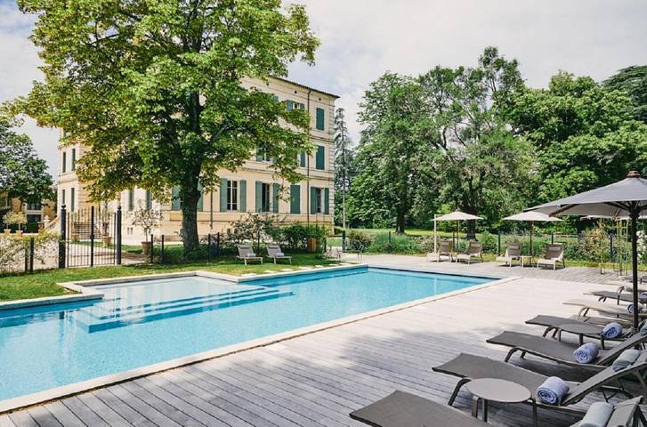 Hôtel pour 2 personnes, avec jardin ainsi que vue et piscine, animaux acceptés à Sabran - 2