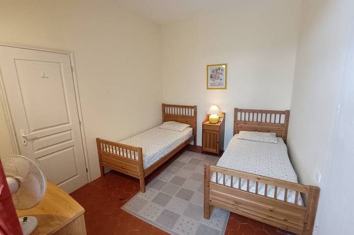 Location de vacances pour 6 personnes, avec jardin ainsi que terrasse et piscine à Douzens - 4