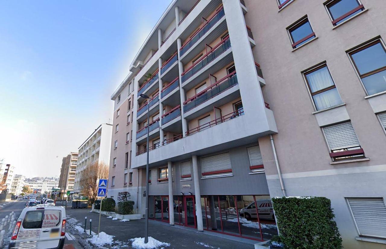 Appartement entier, Annemasse - Victoria Centre ville, Grand T2 avec Terrasse in Annemasse, Région de Saint-Julien-en-Genevois