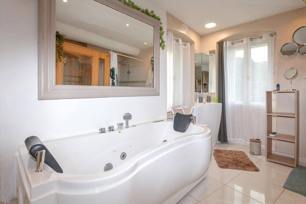 Beautiful home in Biguglia with sauna in Biguglia, Région de Bastia