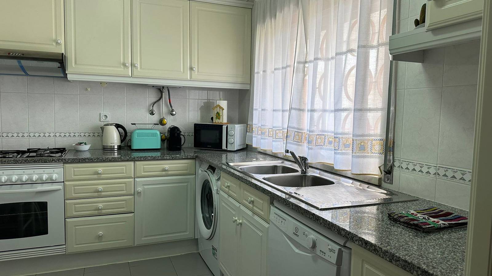 Ganze Wohnung, Ferienwohnung für 4 Personen mit Balkon in Vilamoura, Quarteira