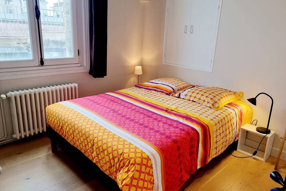 Appartement entier, Face à l'hôtel de ville grand appartement in Angoulême, Charente
