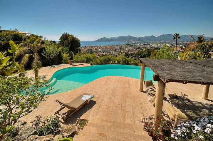 Villa pour 6 personnes, avec terrasse ainsi que jardin et piscine à Cannes