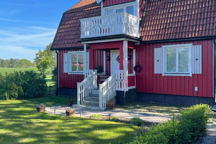Cottage for 8 people, with garden and balcony, child-friendly in Sweden