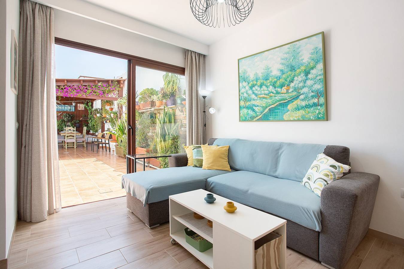 Apartamento entero, Apartamento de vacaciones 'Alojamiento El Ocaso' con terraza privada y Wi-Fi in Puerto del Rosario, Fuerteventura