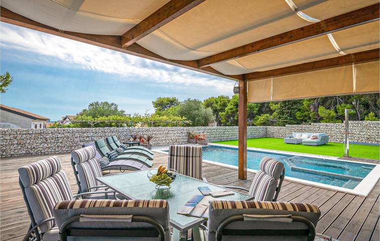 Villa für 8 Personen, mit Terrasse und Pool in Medulin - 4