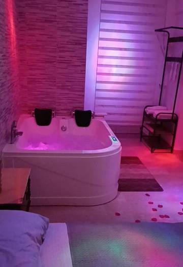 Maison d’hôte pour 2 personnes, avec sauna ainsi que balcon et jacuzzi dans Ceglie Messapico
