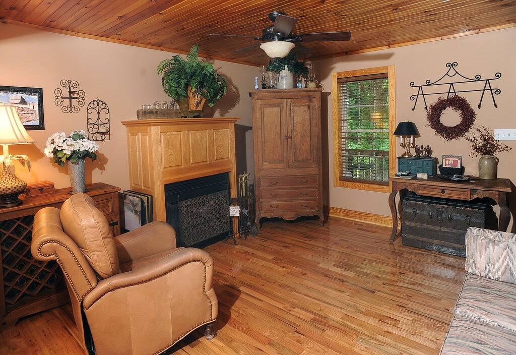 Cool 4800 ft. Sleeps 8 Plus Sofa in Blue Ridge Parkway, Blowing Rock