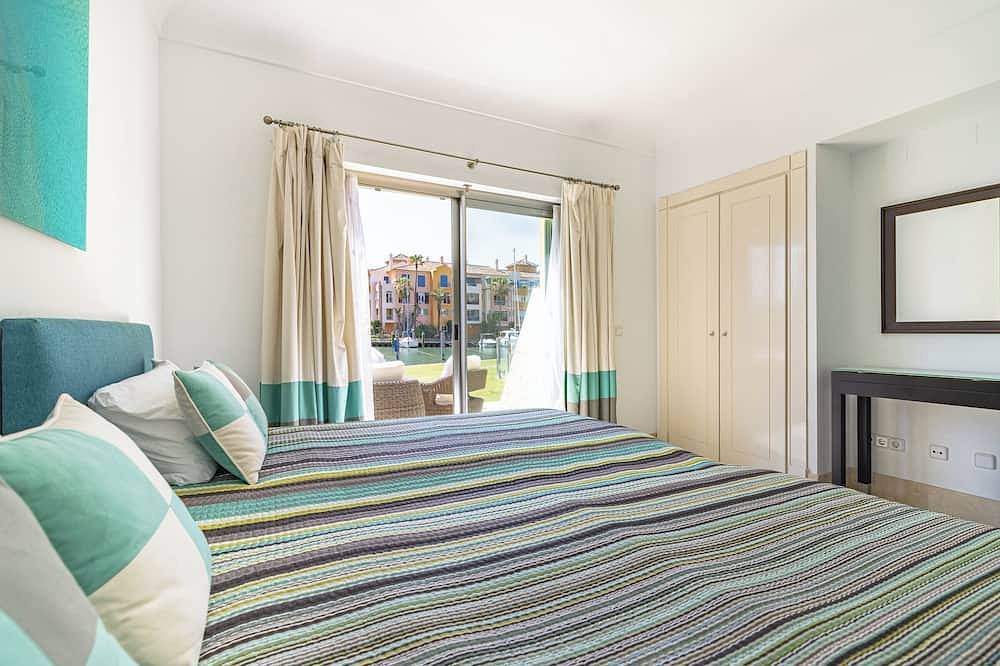 Ganze Wohnung, Waterside marina view 3 bedroom apartment with private pool in Puerto Sotogrande in Sotogrande, San Roque
