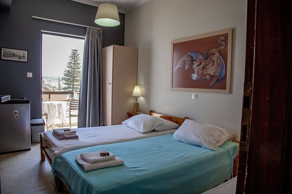 Affordable double room w/sea view on Agia Marina beach\n in Agia Marina, Region de Chania