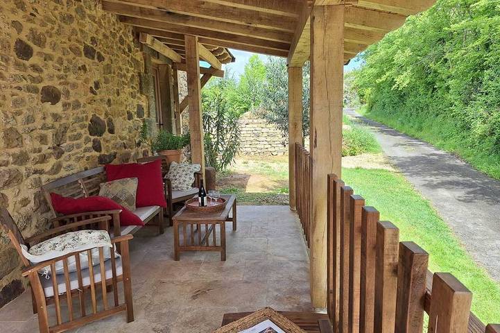 Location de vacances pour 9 personnes, avec jardin à Carves