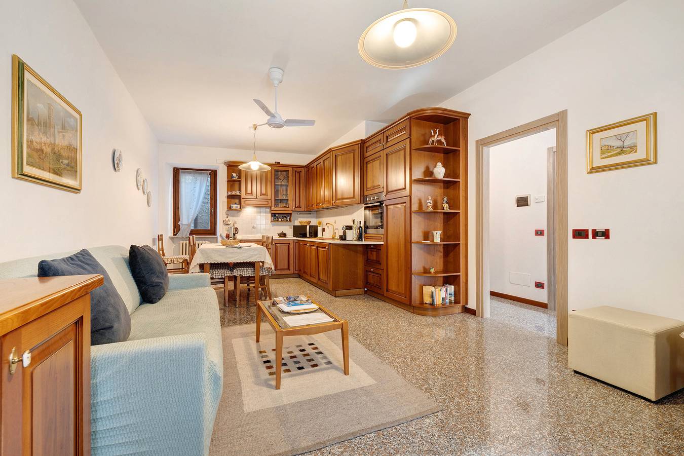 Entire apartment, Apartment 'Agnese' with Private Terrace, Wi-Fi and Air Conditioning in San Felice del Benaco, Garda Mountains