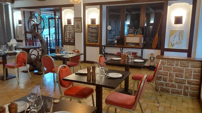 Hôtel pour 2 personnes, avec Balcon ainsi que Terrasse et Vue dans Lac du Barrage de Grandval - 3