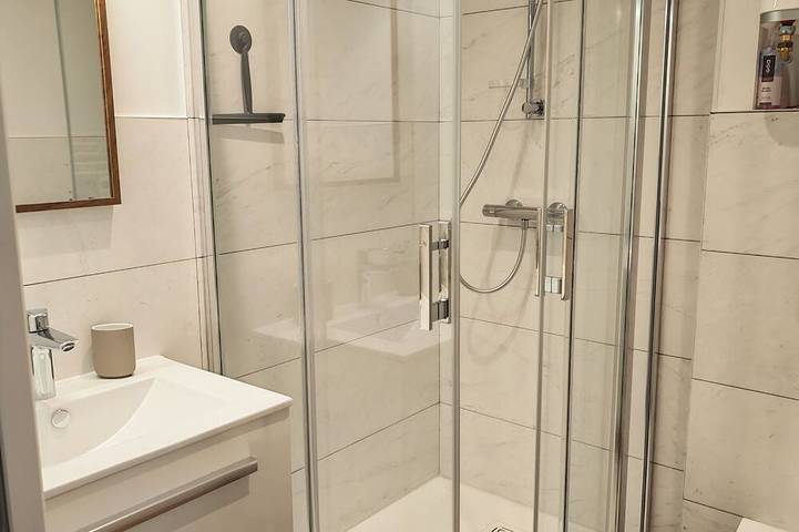 Appartement entier, Suite Bérénice, Rétro pop au cœur de la ville in Landerneau, Région de Brest