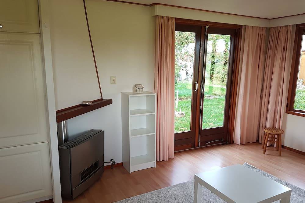 Simple Chalet on Natural Farm near Natural Parks - 1hr from Amsterdam in Hoge Veluwe