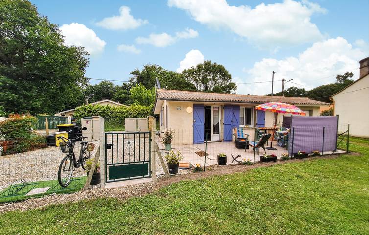 Location de vacances pour 2 personnes, avec terrasse et jardin à Saint-Vivien-de-Médoc