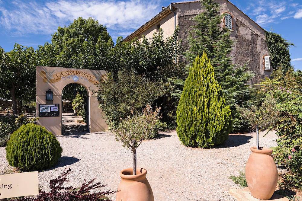 Jujube Vacation Rental – 9-person duplex with a fireplace, in the heart of the Provence vineyards in Ollières, Región Brignoles