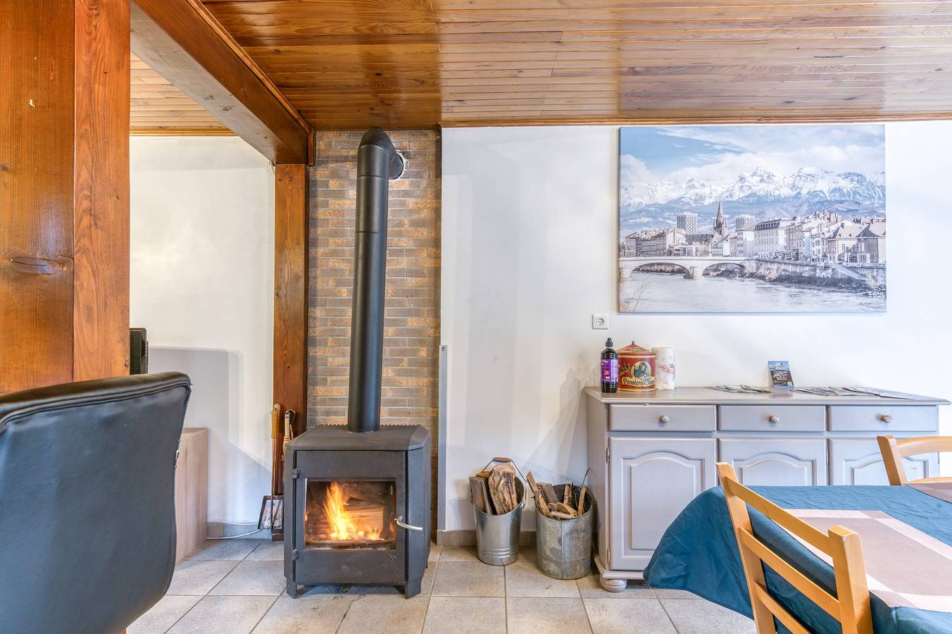 Appartement entier, Appartement 'dans un Chalet' avec Vue sur la Montagne, Terrasse Privée et Wi-Fi in Murianette, Isère