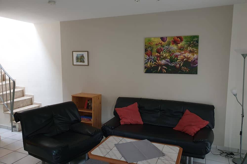 Ferienhaus am Plauer See – 60 m², Terrasse, Grill & Privatparkplatz in Fünfseen, Plauer See