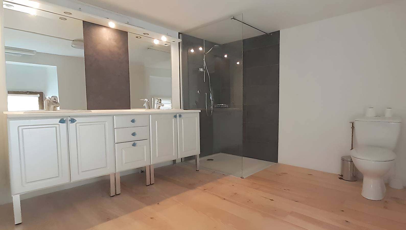 Gite de caractère aux belles ames in Merle-Leignec, Montbrison