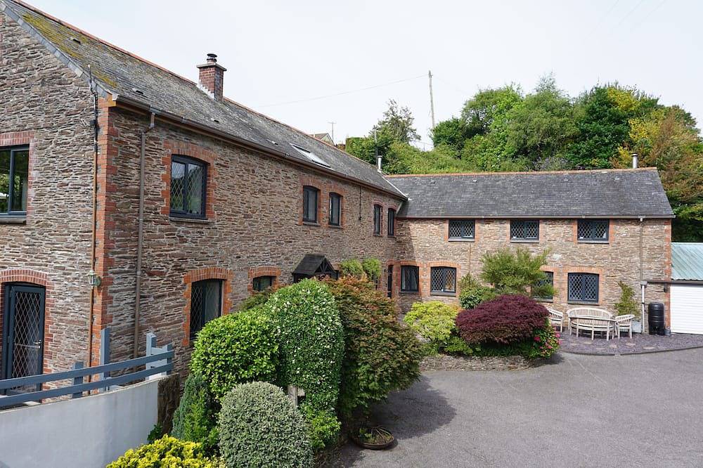 Dog friendly 2 bed barn - walking distance to Slapton Sands Beach & Slapton Ley in Slapton, South Devon
