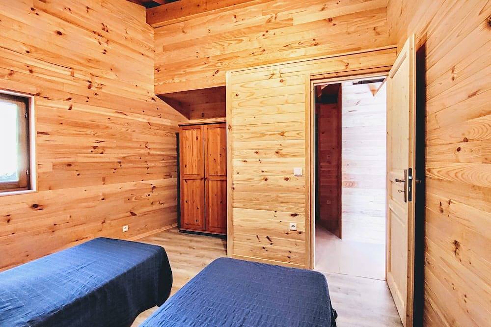 Chalet 5 bd/12 p. Hautes-Alpes, lake, ski, mountain, sauna and wood fire in Puy-Sanières, Parc national des Écrins