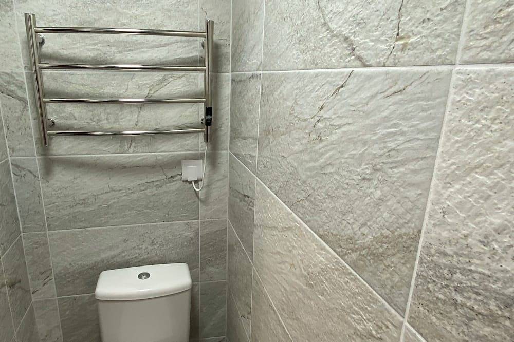 Entire apartment, 5 mins to beach & town, quiet stay with cafés & shops just around the corner in Eastbourne, East Sussex